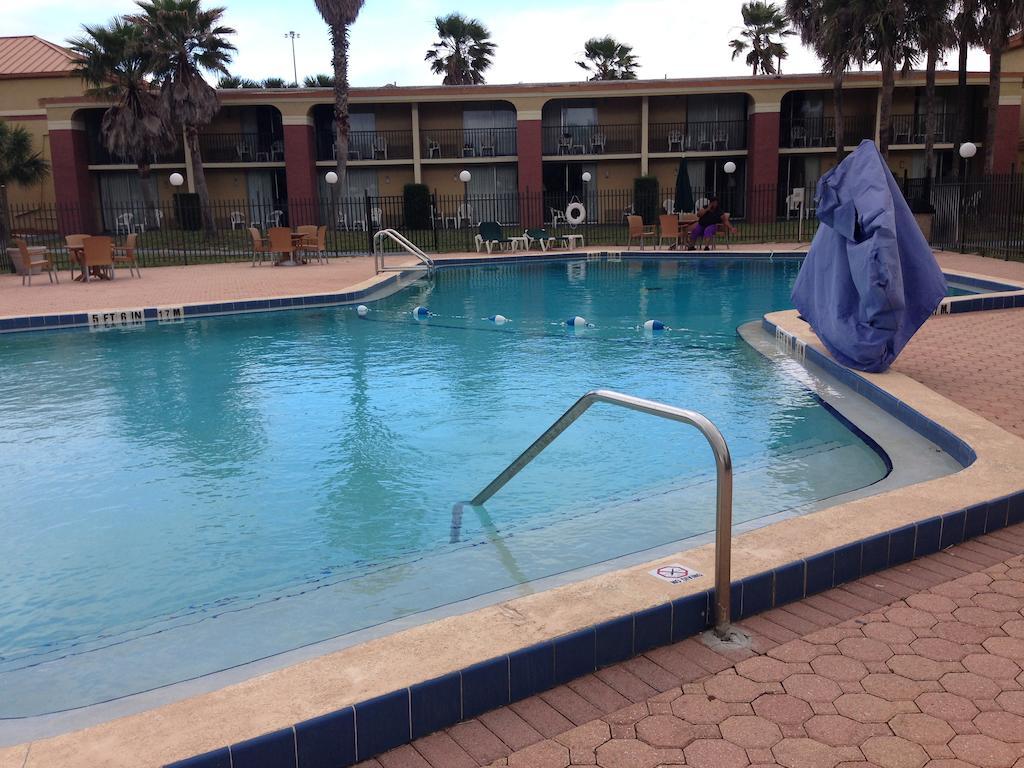 Ramada By Wyndham Davenport Orlando South Hotel Buitenkant foto