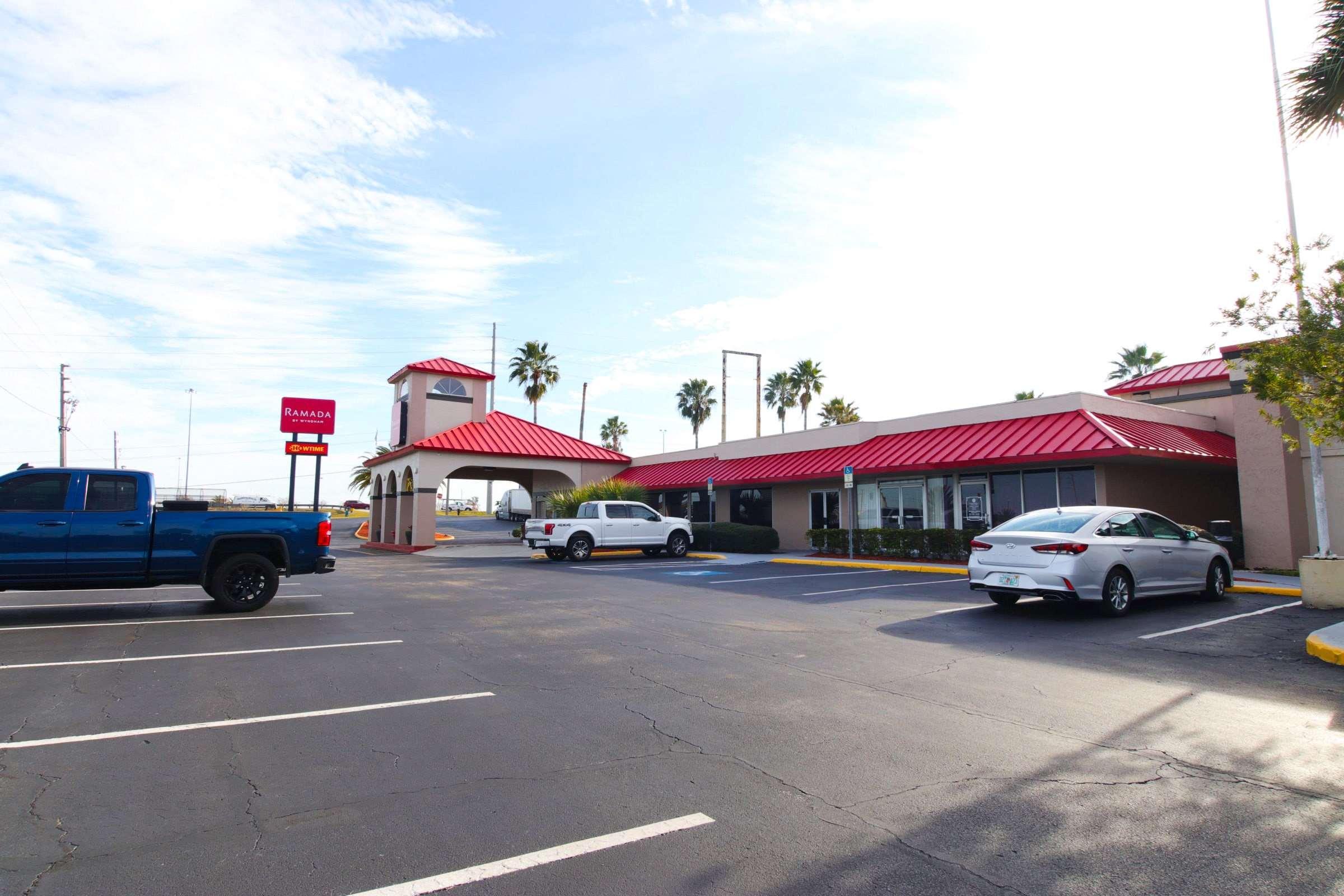 Ramada By Wyndham Davenport Orlando South Hotel Buitenkant foto