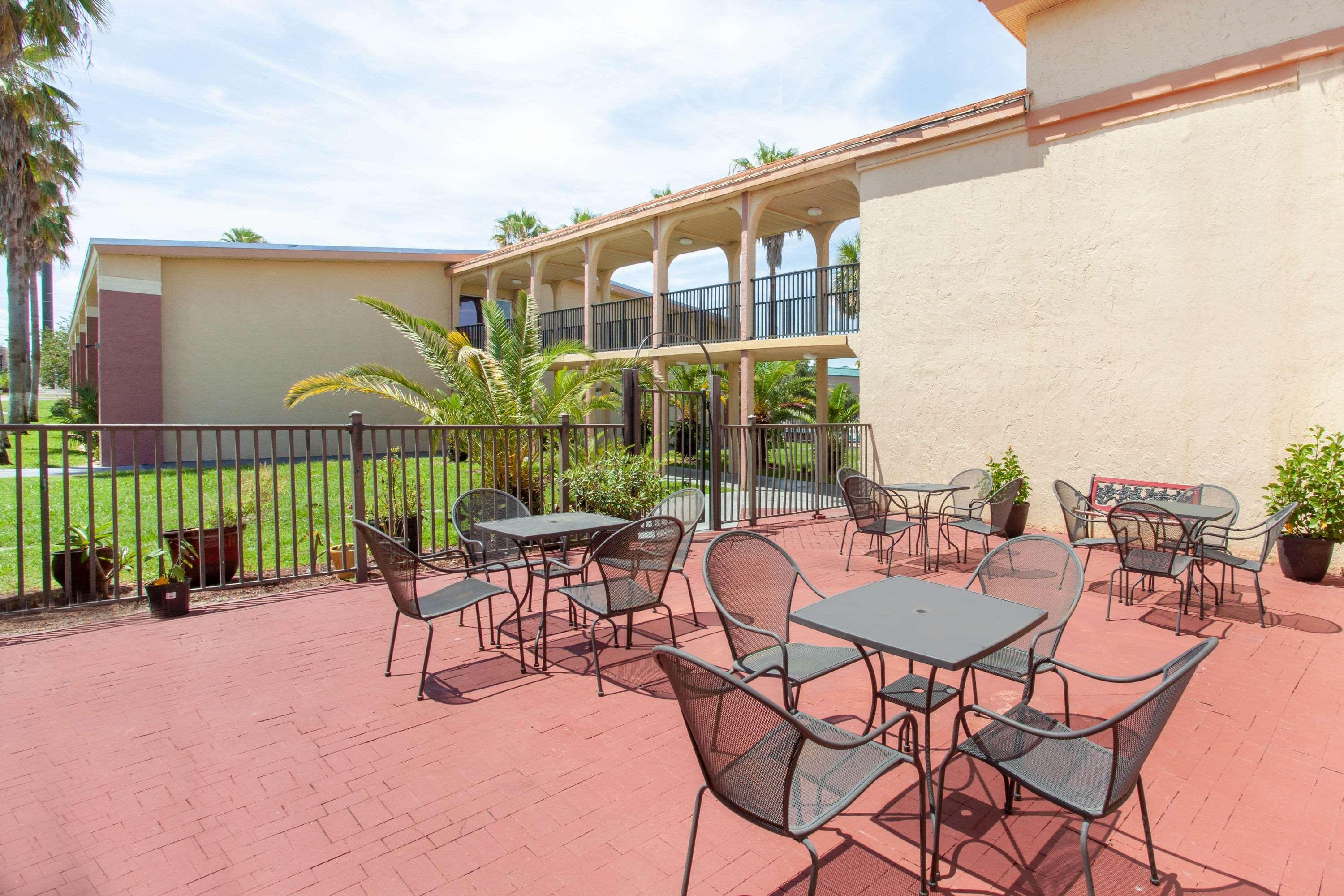 Ramada By Wyndham Davenport Orlando South Hotel Buitenkant foto