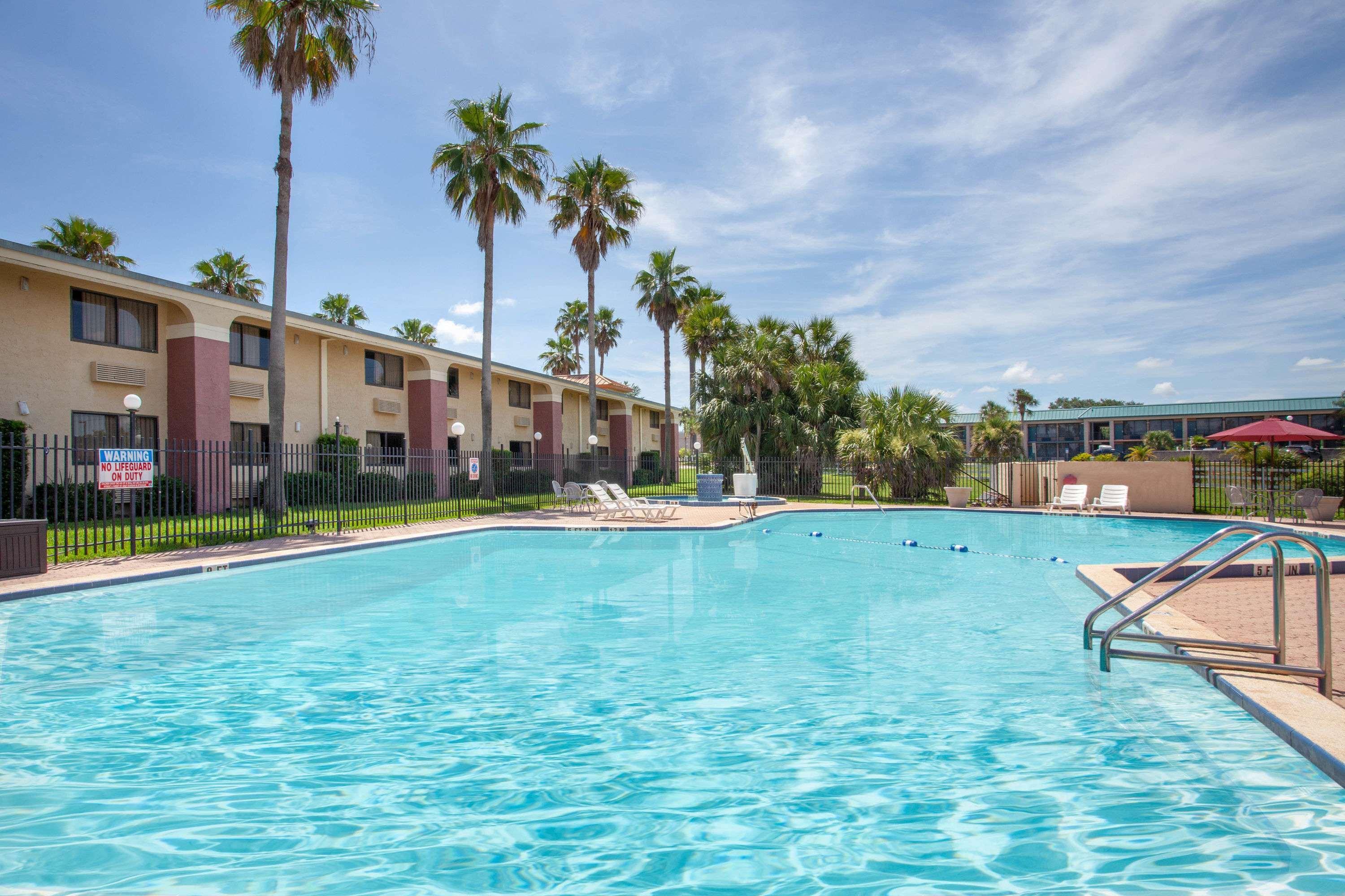 Ramada By Wyndham Davenport Orlando South Hotel Buitenkant foto